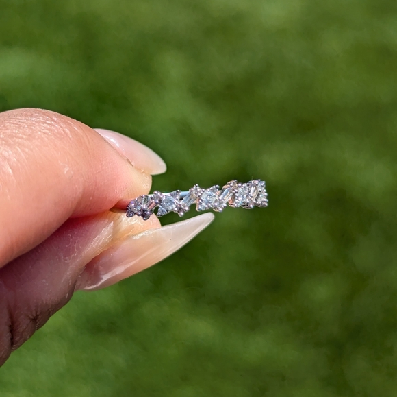 18K White Gold ZigZag Baguette and Round Diamond Ring Band - Picture 3 of 12